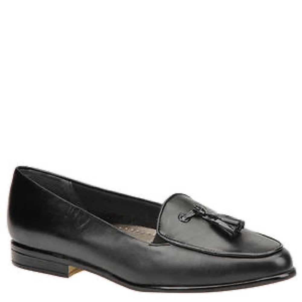 Trotters “Leana” Black Loafer. Nwot
